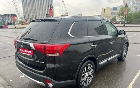 Mitsubishi Outlander III рестайлинг 3, 2015 год, 2 800 000 рублей, 3 фотография