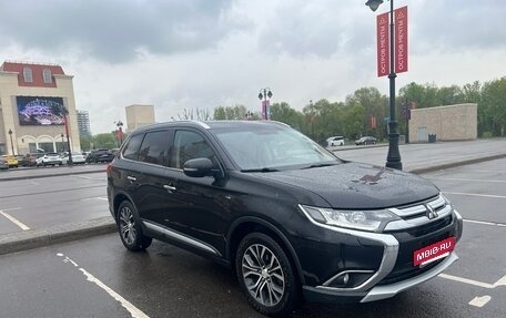 Mitsubishi Outlander III рестайлинг 3, 2015 год, 2 800 000 рублей, 5 фотография