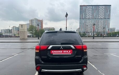 Mitsubishi Outlander III рестайлинг 3, 2015 год, 2 800 000 рублей, 8 фотография