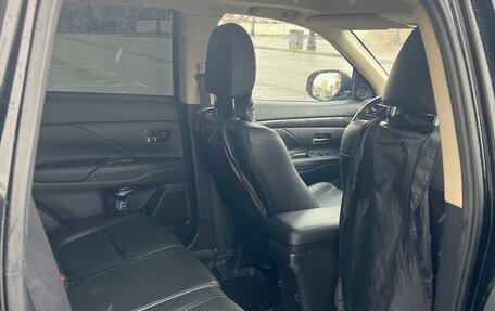 Mitsubishi Outlander III рестайлинг 3, 2015 год, 2 800 000 рублей, 16 фотография