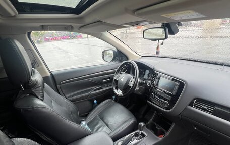 Mitsubishi Outlander III рестайлинг 3, 2015 год, 2 800 000 рублей, 18 фотография