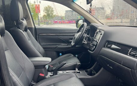 Mitsubishi Outlander III рестайлинг 3, 2015 год, 2 800 000 рублей, 17 фотография