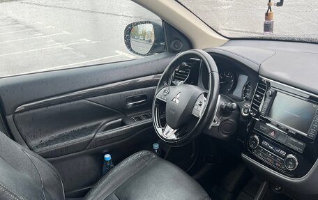 Mitsubishi Outlander III рестайлинг 3, 2015 год, 2 800 000 рублей, 19 фотография