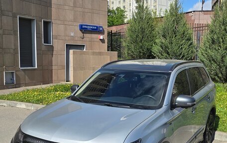 Mitsubishi Outlander III рестайлинг 3, 2019 год, 4 200 000 рублей, 3 фотография