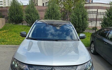 Mitsubishi Outlander III рестайлинг 3, 2019 год, 4 200 000 рублей, 4 фотография
