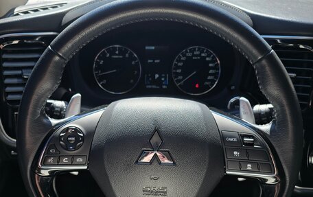 Mitsubishi Outlander III рестайлинг 3, 2019 год, 4 200 000 рублей, 6 фотография
