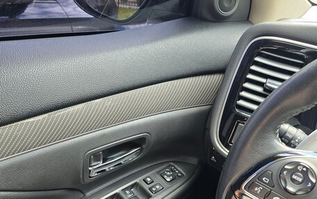 Mitsubishi Outlander III рестайлинг 3, 2019 год, 4 200 000 рублей, 10 фотография