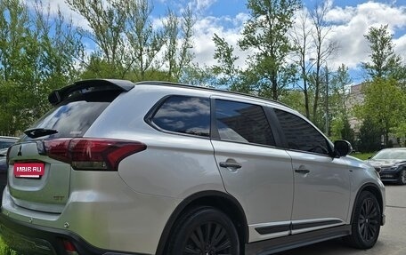 Mitsubishi Outlander III рестайлинг 3, 2019 год, 4 200 000 рублей, 8 фотография