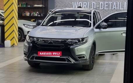 Mitsubishi Outlander III рестайлинг 3, 2019 год, 4 200 000 рублей, 2 фотография