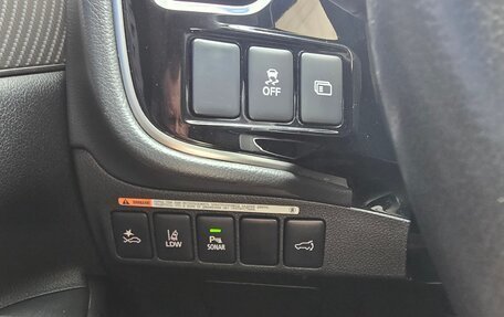 Mitsubishi Outlander III рестайлинг 3, 2019 год, 4 200 000 рублей, 15 фотография