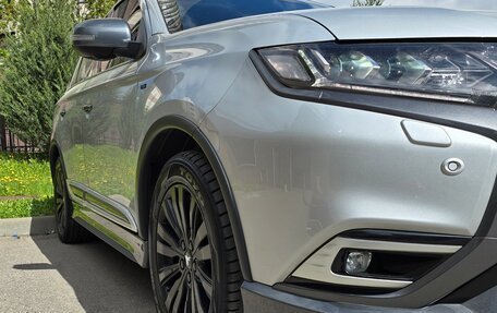 Mitsubishi Outlander III рестайлинг 3, 2019 год, 4 200 000 рублей, 17 фотография