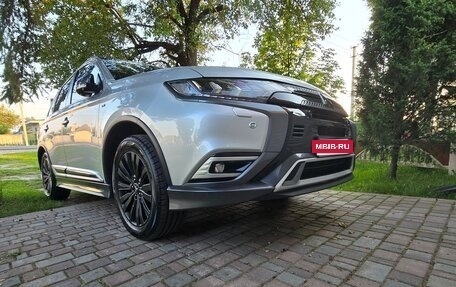Mitsubishi Outlander III рестайлинг 3, 2019 год, 4 200 000 рублей, 20 фотография