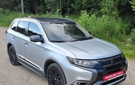 Mitsubishi Outlander III рестайлинг 3, 2019 год, 4 200 000 рублей, 26 фотография