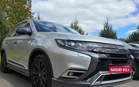 Mitsubishi Outlander III рестайлинг 3, 2019 год, 4 200 000 рублей, 31 фотография