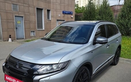 Mitsubishi Outlander III рестайлинг 3, 2019 год, 4 200 000 рублей, 33 фотография