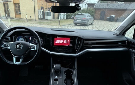 Volkswagen Touareg III, 2019 год, 4 450 000 рублей, 6 фотография