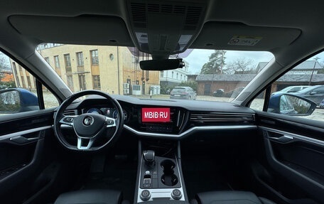 Volkswagen Touareg III, 2019 год, 4 450 000 рублей, 7 фотография