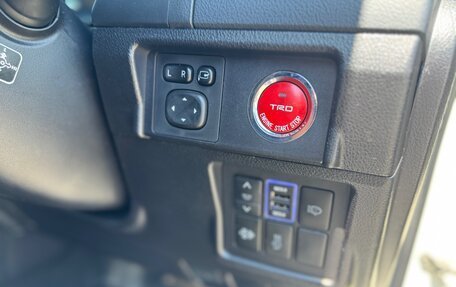 Toyota Land Cruiser Prado 150 рестайлинг 2, 2016 год, 3 620 000 рублей, 18 фотография