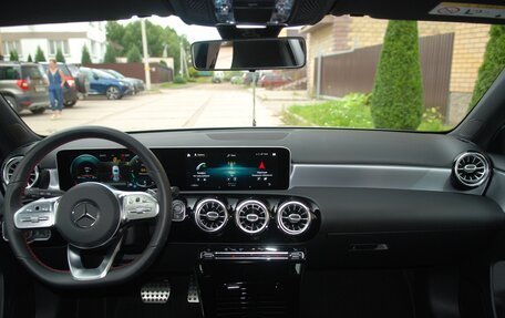 Mercedes-Benz A-Класс, 2019 год, 2 950 000 рублей, 9 фотография