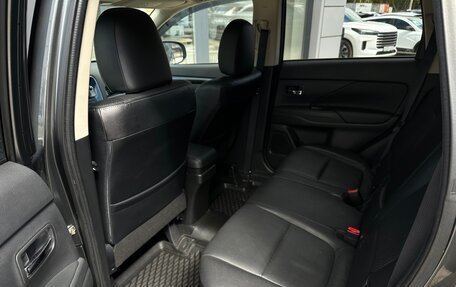 Mitsubishi Outlander III рестайлинг 3, 2015 год, 1 850 000 рублей, 11 фотография