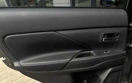 Mitsubishi Outlander III рестайлинг 3, 2015 год, 1 850 000 рублей, 10 фотография