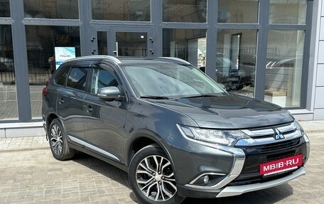 Mitsubishi Outlander III рестайлинг 3, 2015 год, 1 850 000 рублей, 2 фотография