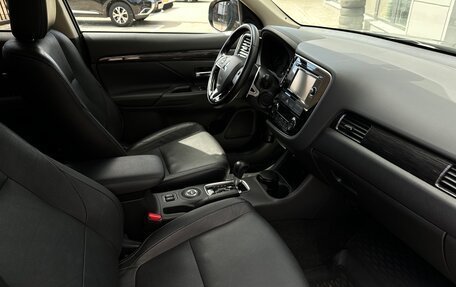 Mitsubishi Outlander III рестайлинг 3, 2015 год, 1 850 000 рублей, 16 фотография
