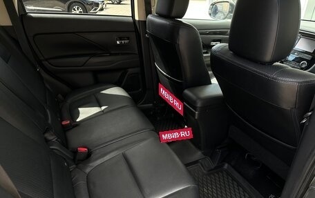 Mitsubishi Outlander III рестайлинг 3, 2015 год, 1 850 000 рублей, 14 фотография