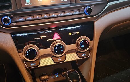 Hyundai Elantra VI рестайлинг, 2018 год, 1 200 000 рублей, 8 фотография