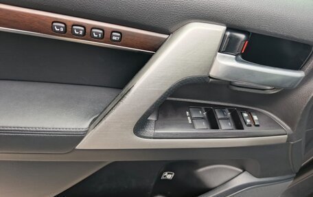 Toyota Land Cruiser 200, 2016 год, 6 200 000 рублей, 16 фотография