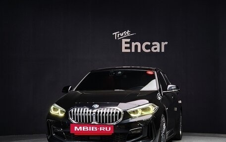 BMW 1 серия, 2021 год, 2 340 000 рублей, 3 фотография