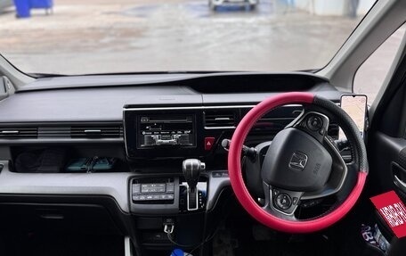 Honda Stepwgn IV, 2019 год, 3 400 000 рублей, 14 фотография
