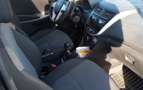 Hyundai Solaris II рестайлинг, 2013 год, 700 000 рублей, 9 фотография