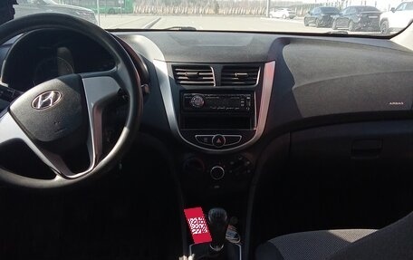Hyundai Solaris II рестайлинг, 2013 год, 700 000 рублей, 8 фотография