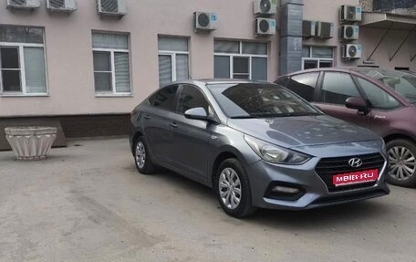 Hyundai Solaris II рестайлинг, 2017 год, 1 100 000 рублей, 1 фотография