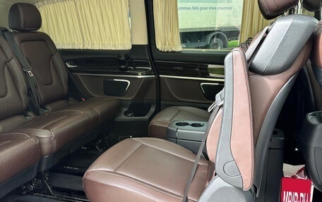 Mercedes-Benz V-Класс, 2018 год, 8 000 000 рублей, 16 фотография