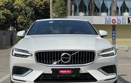 Volvo S60 III, 2022 год, 2 090 002 рублей, 2 фотография