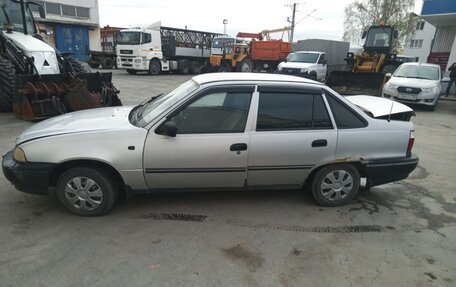 Daewoo Nexia I рестайлинг, 2003 год, 100 000 рублей, 11 фотография