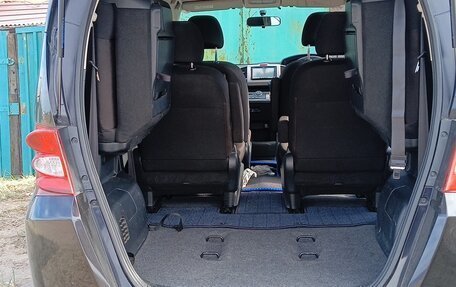 Honda Freed I, 2010 год, 900 000 рублей, 2 фотография