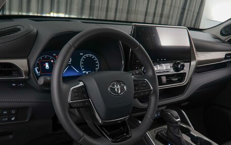 Toyota Highlander, 2025 год, 6 620 000 рублей, 30 фотография