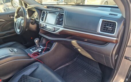Toyota Highlander III, 2014 год, 2 998 000 рублей, 15 фотография