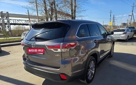 Toyota Highlander III, 2014 год, 2 998 000 рублей, 21 фотография