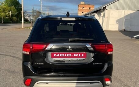 Mitsubishi Outlander III рестайлинг 3, 2019 год, 2 500 000 рублей, 10 фотография