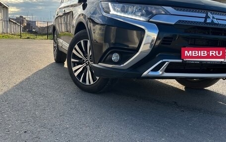 Mitsubishi Outlander III рестайлинг 3, 2019 год, 2 500 000 рублей, 7 фотография