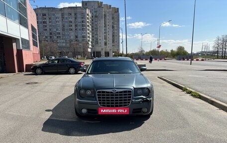 Chrysler 300C II, 2004 год, 600 000 рублей, 3 фотография
