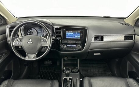 Mitsubishi Outlander III рестайлинг 3, 2013 год, 1 327 000 рублей, 13 фотография