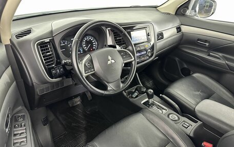 Mitsubishi Outlander III рестайлинг 3, 2013 год, 1 327 000 рублей, 10 фотография