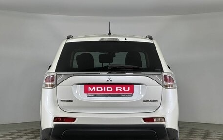 Mitsubishi Outlander III рестайлинг 3, 2013 год, 1 327 000 рублей, 4 фотография