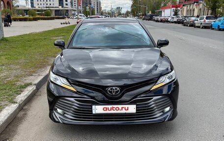 Toyota Camry, 2019 год, 3 049 000 рублей, 2 фотография