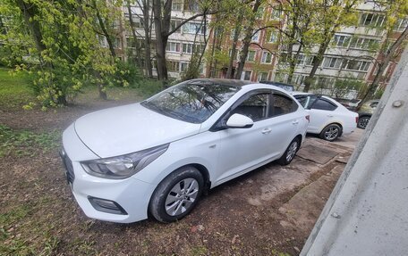 Hyundai Solaris II рестайлинг, 2018 год, 890 000 рублей, 3 фотография